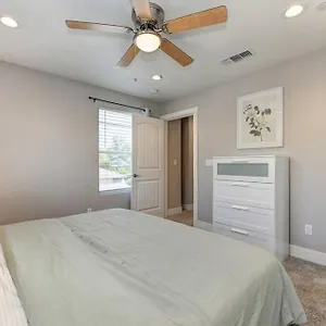 sacramento-two-story-condo-near-oak-park-brewing.bestsacramentohotels.com/